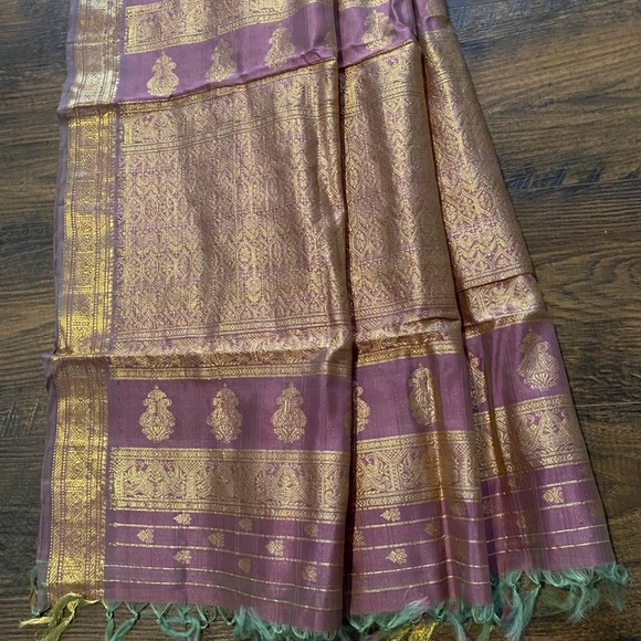 Pure silk sari with ready blouse - Picture 4 of 7